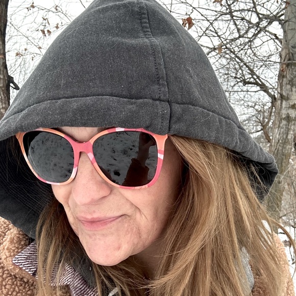 Meet Your Posher! - Picture 1 of 3